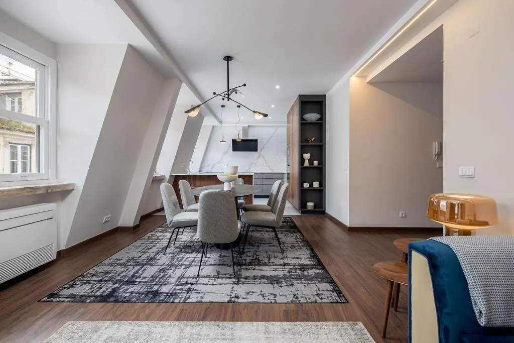 City Center Apt With Elevator Your Office InLissabon Apartment